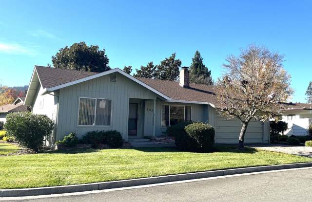 Two Bedroom Two Bath in Oakmont Village - 335 Twin Lakes Drive, Santa Rosa, CA 95409