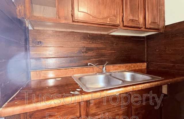 132 East Jacinto Street - B