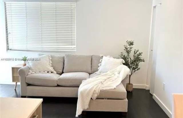 Photo of 551 Michigan Ave