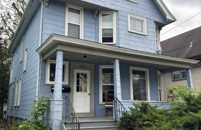 835 E Johnson St