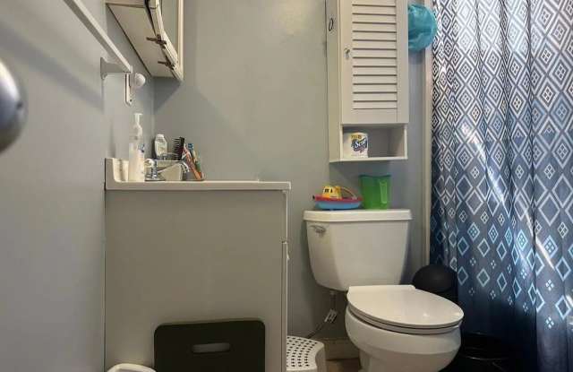 136 Tecumseh St unit: 2