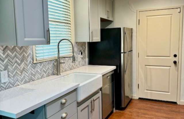 Photo of 1428 San Carlos Avenue