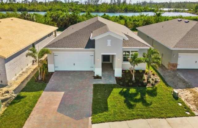 272 Spg Hl Lk Lp - 272 Spring Hill Lake Loop, Cape Coral, FL 33993