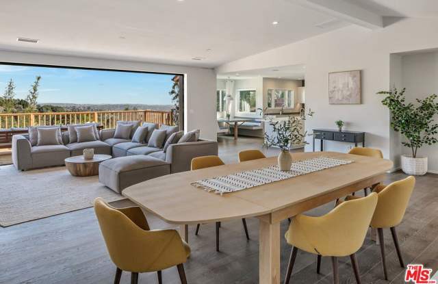 2612 Carman Crest Dr