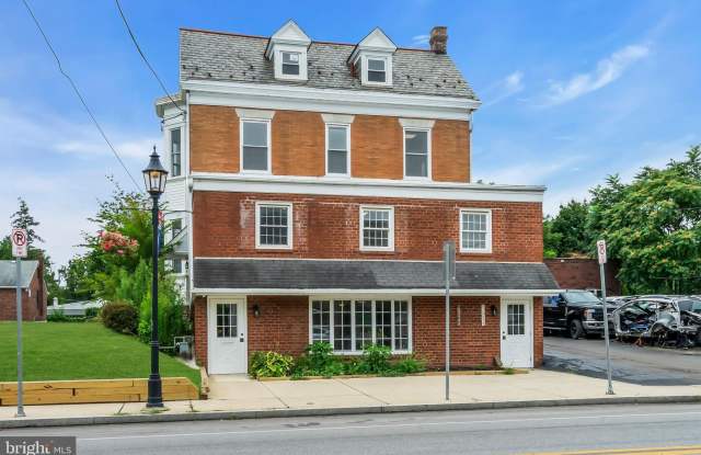 Photo of 608 HUNTINGDON Pike