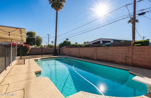 Photo of 8303 E GLENROSA Avenue