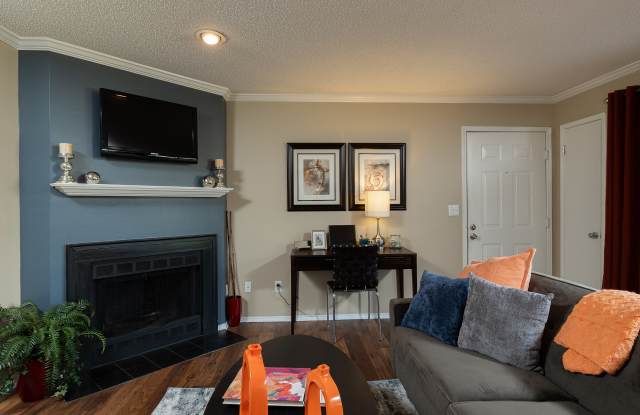 District at Hamilton Place Apartments