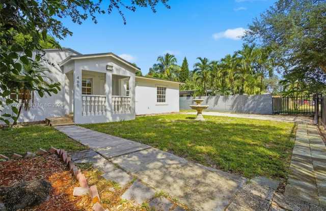 Photo of 465 NE 165th St