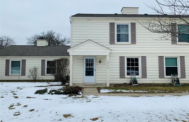 2753 FOX HOLLOW Court - 2753 Fox Hollow Ct, Oakland County, MI 48360