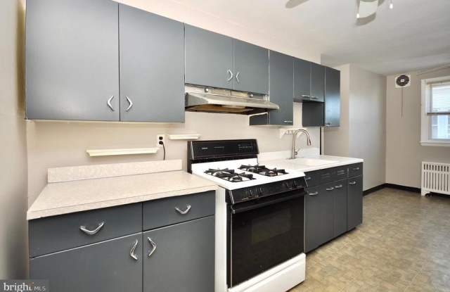 Photo of 8035 PINE ROAD