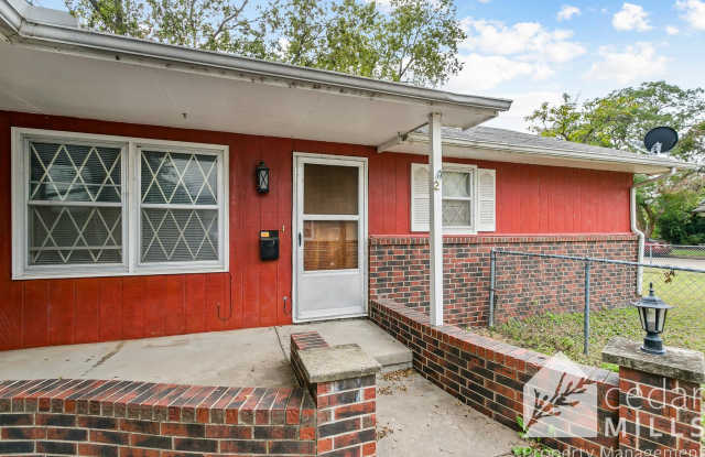 Photo of Spacious 2 Bedroom Duplex!