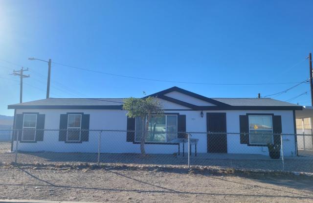 Charming 3BR/2BA Oasis in Bullhead City photos photos