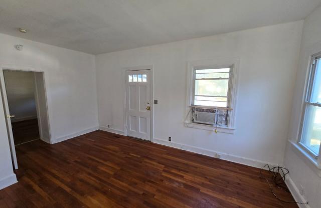 1 bedroom duplex in Colonial Heights