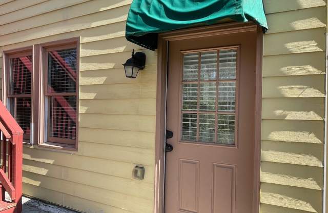 Private Basement Studio Apartment in Kirkwood.