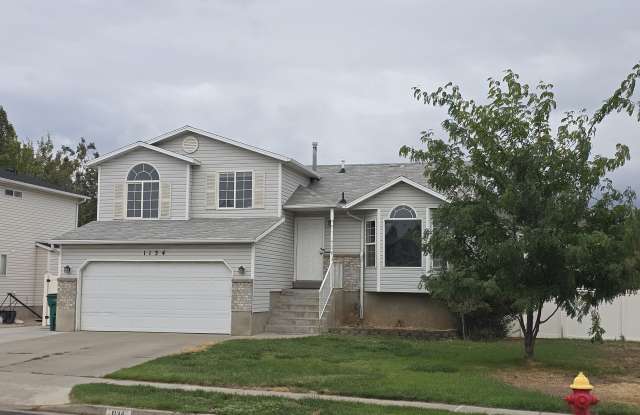 1134 N 2525 W