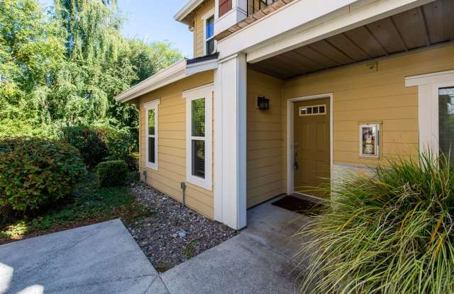 Fabulous Lakemont 2 Bed Condo for Lease!