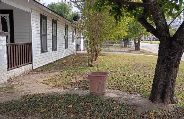 2/1.5 Home in Lampasas