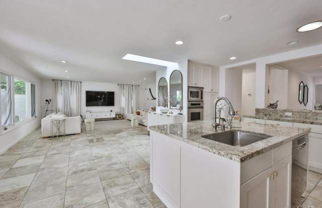 527 Orchid Ln
