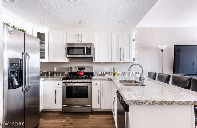 1384 Park Avenue unit: 6