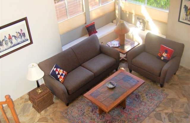 4049 E Via Del Mirlillo