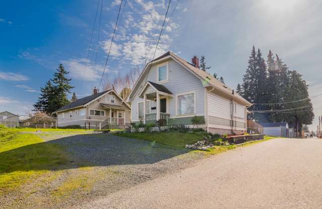 Photo of **Move-In Special** Charming 2bedroom, 1bath 1920’s Home in North Everett