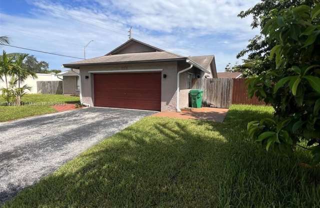 8721 NW 47th St - 8721 Northwest 47th Street, Lauderhill, FL 33351