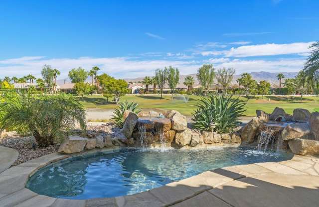 81126 Avenida Lorena