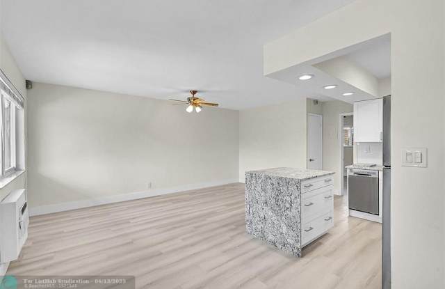 1810 E Oakland Park Blvd