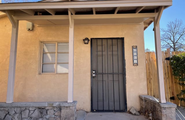 206 1/2 Montaño Road Northwest - 206 1/2 Montano Rd NW, Albuquerque, NM 87107