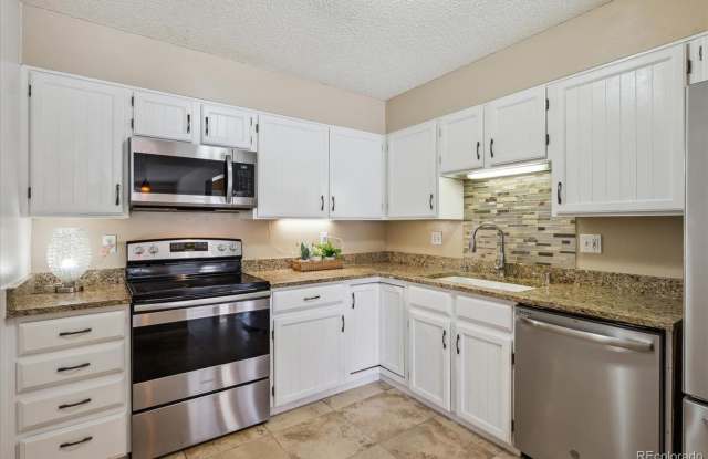 Spacious 2BD, 2BA Condo with Bonus Flex Room