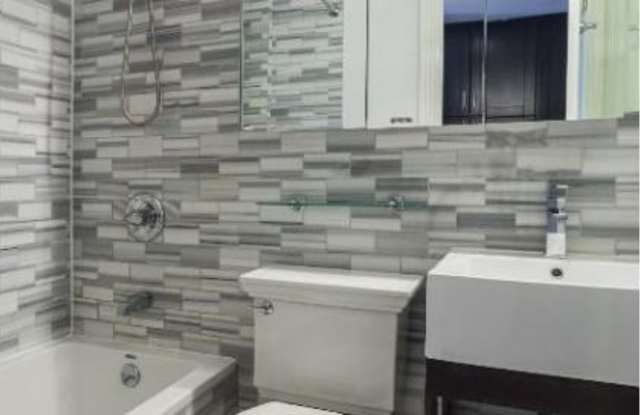 Photo of 116 E 7th St