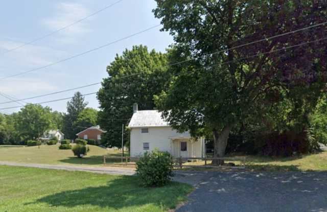 Handyman Special! Rent or Rent-to-Own – 3 Bedroom, 2 Bath House with a Spacious Yard