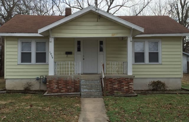 1034 S Stewart - 1034 South Stewart Avenue, Springfield, MO 65804