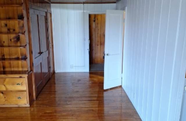 702 Center Avenue - 4