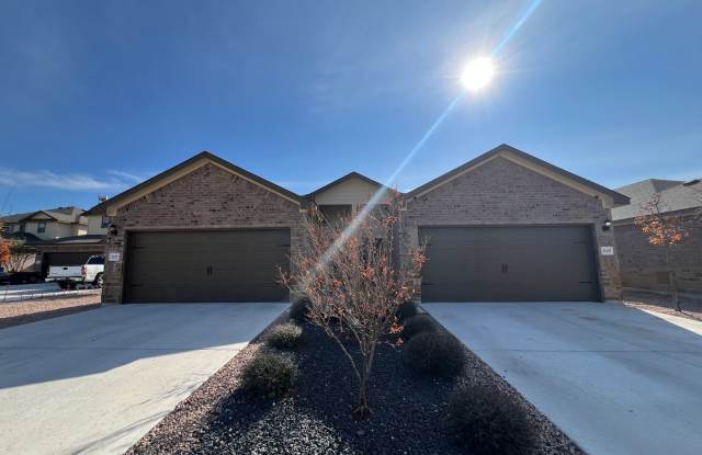 Luxury 3/2 Duplex in Seguin, Texas