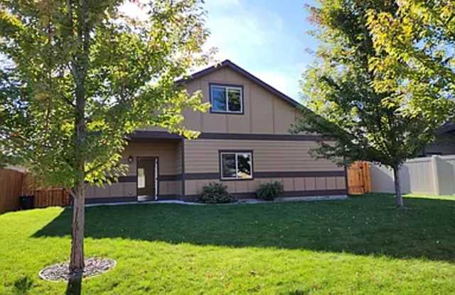 Beautiful 3 bed 3 bath home available in Cheney WA!