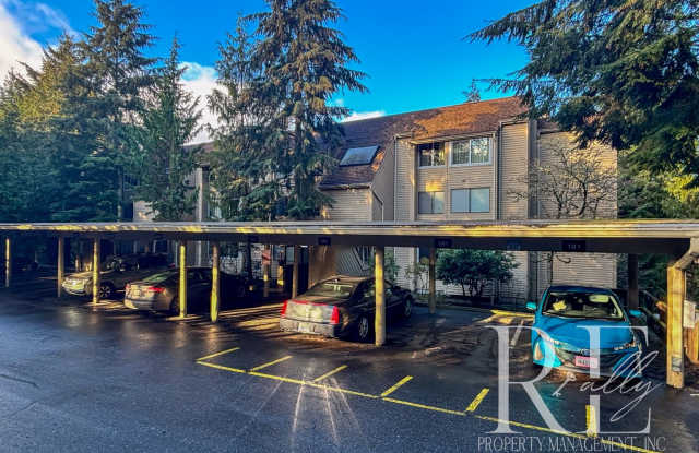 Charming 2-Bedroom, 1-Bath Apartment with Water Views and Beach Access