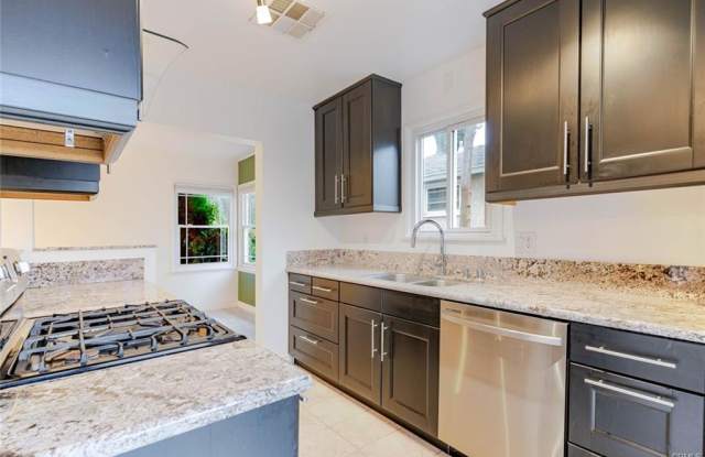 6859 Hesperia Avenue