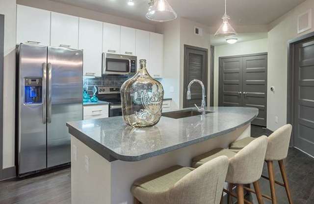 2825 E Martin Luther King Blvd