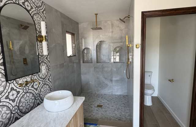 7280 Via Mariposa Norte