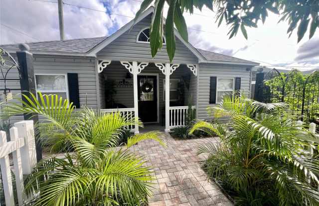 12 SW 6th Street