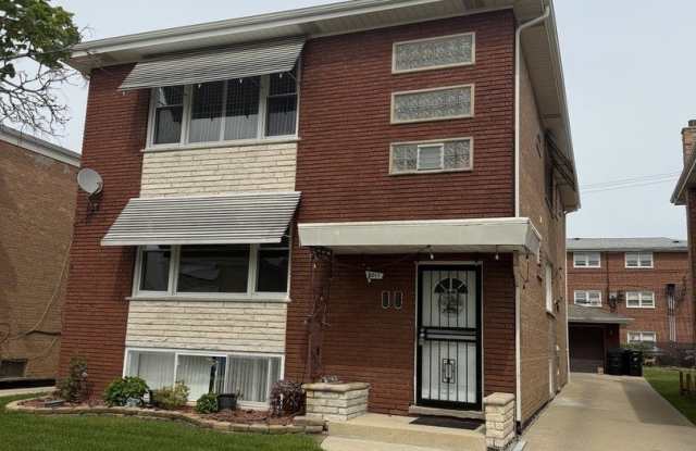 8011 S KOMENSKY Avenue