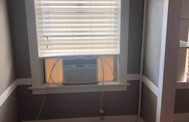 Walk to Beach from Cozy Studio Apartment!