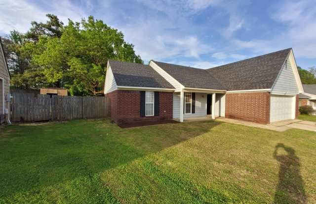 10770 Oak Leaf Dr - 10770 Oak Leaf Drive, Olive Branch, MS 38654