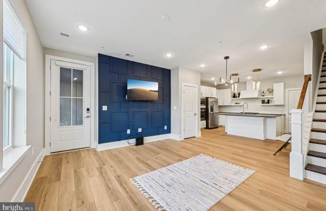 2506 PENINSULA Drive