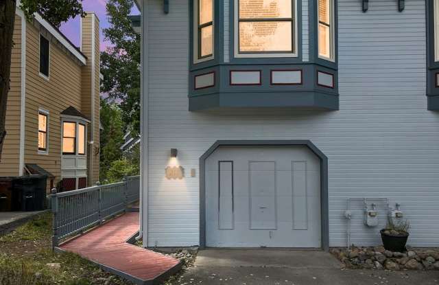 3 Bed (private loft as 3rd BR) Downtown Breckenridge Living – Modern Comfort in a Historic Setting