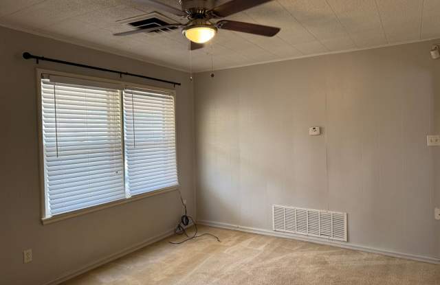 2 bedroom, 1 bath ready to call home TODAY!