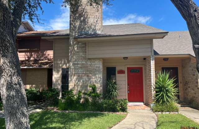 Townhome in the Heart of the Southside!