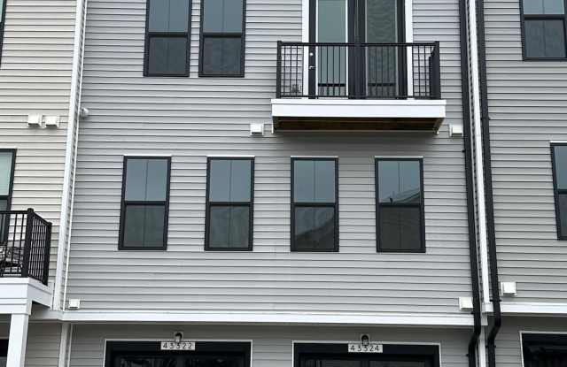 43324 FARRINGDON SQUARE