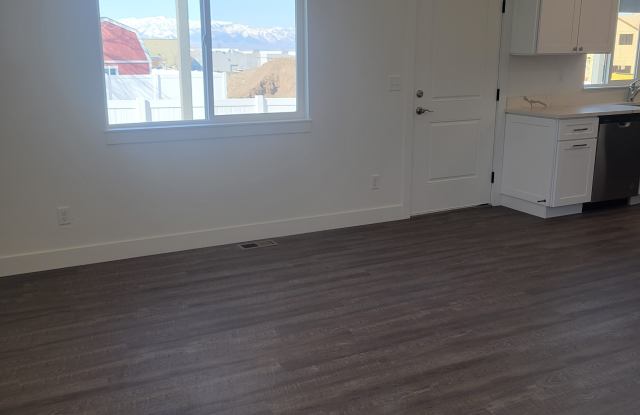 127 East 730 North upstairs - 1